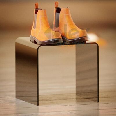 Display with curved corners for shoes and accessories