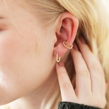 Boucles d'oreilles créoles Huggie ovales en corde en or 2