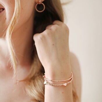 Bracelet triple épaisseur perlé cœur en or rose 2