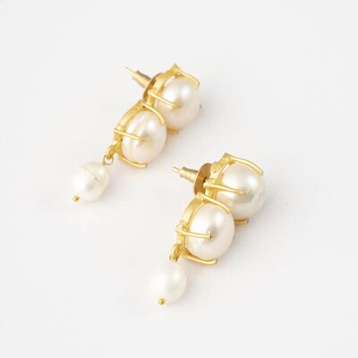 Mirna pearl earrings