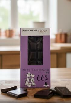 100g bar of 66% dark chocolate