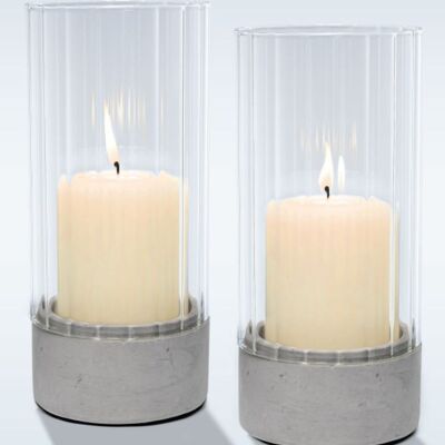 Set of 2 lanterns with a concrete base