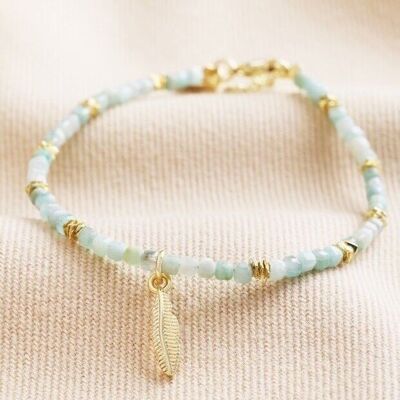 Bracelet en perles d'amazonite avec breloque plume en or
