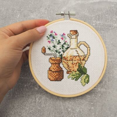 Oil and Spices' Cross Stitch DIY Wall Hanging Kit, 12,7 cm Ø