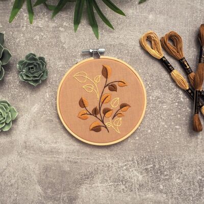Autumn Leaves Embroidery DIY Wall Hanging Kit, 12,7 cm Ø