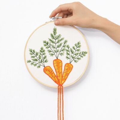 Carrot Embroidery DIY Wall Hanging Kit, 17,8 cm Ø