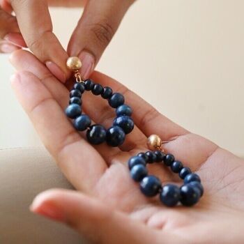 Boucles d'oreilles pendantes en perles de bois bleu marine 2