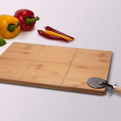 Bamboo pizza board including pizza cutter