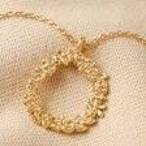 Floral Halo Pendant Necklace in Gold