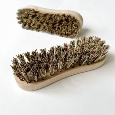 Wooden scrubbing household brush