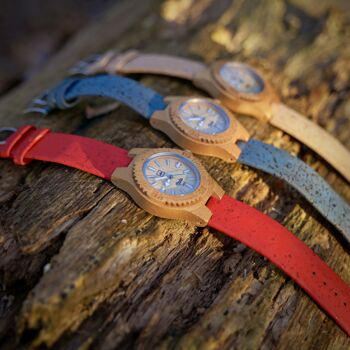 Petite montre NALU en bambou naturel/bracelet en liège rouge 3