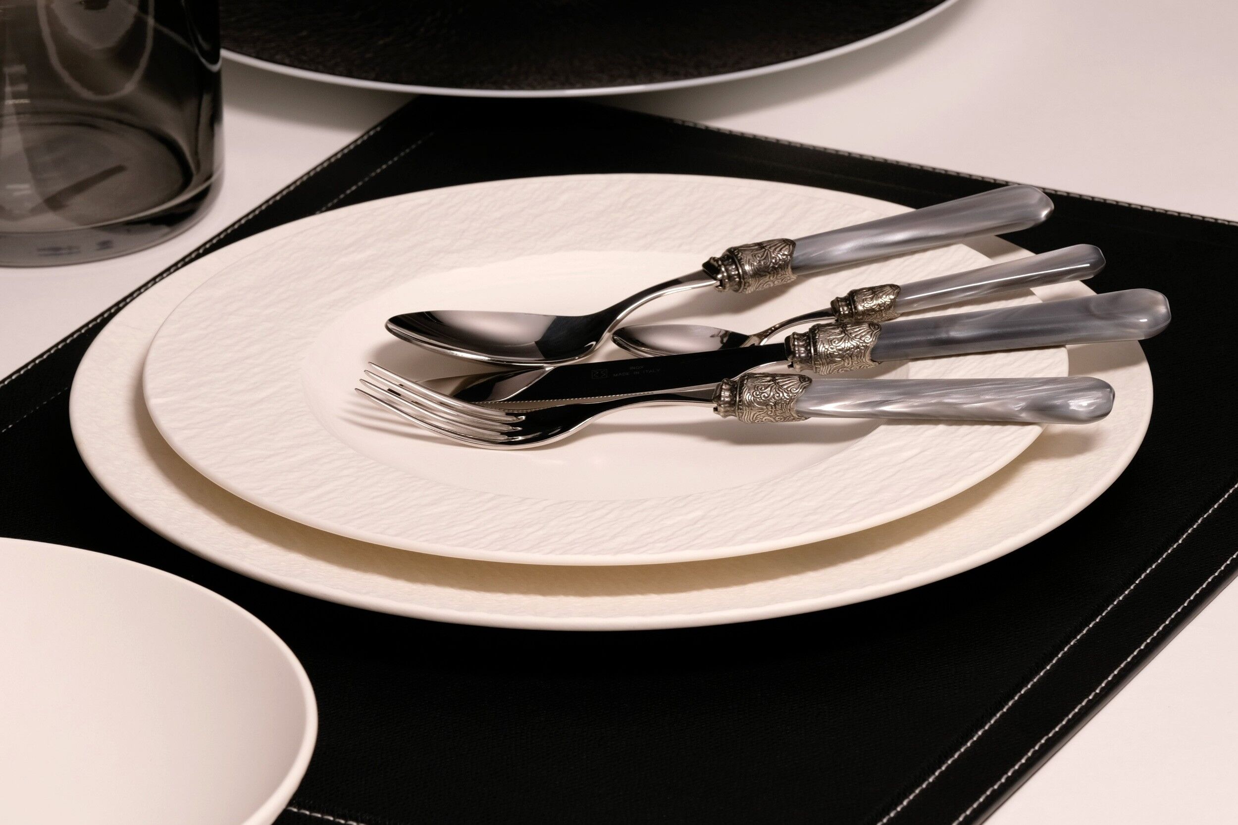 Penelope posto tavola grigio