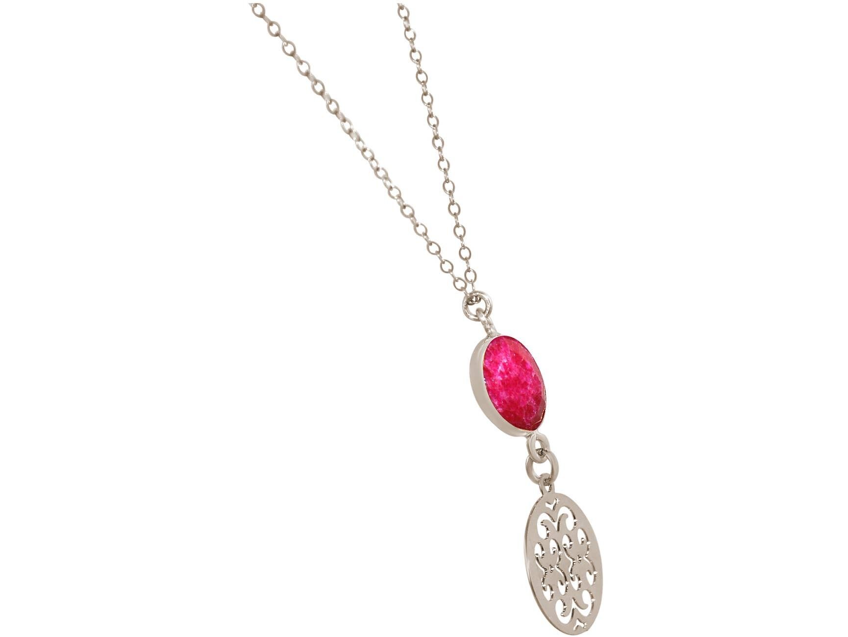 Collar Gemshine con colgante de mandala y rubí