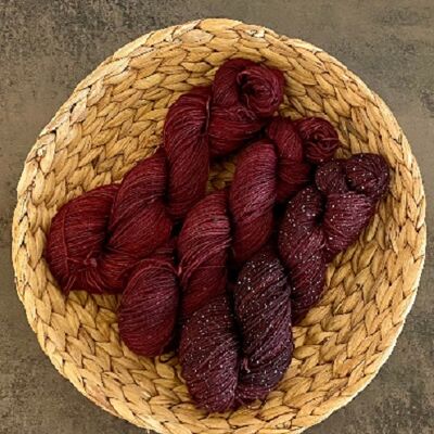 ROSSO SCURO, lana tinta a mano, filato tinto a mano, diversi tipi di lana, tinto con coloranti acidi