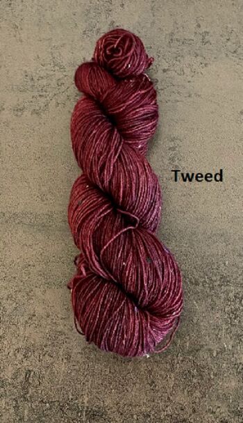 ROUGE FONCÉ, laine teinte à la main, fil teint à la main, différents types de laine, teint avec des colorants acides 4