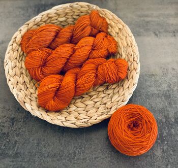 ARAUSIA / ORANGE, laine teinte à la main, fil teint à la main, différents types de laine, laine de chaussette/ mérinos, teint avec des colorants acides 1