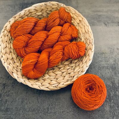 ARAUSIA / ORANGE, laine teinte à la main, fil teint à la main, différents types de laine, laine de chaussette/ mérinos, teint avec des colorants acides