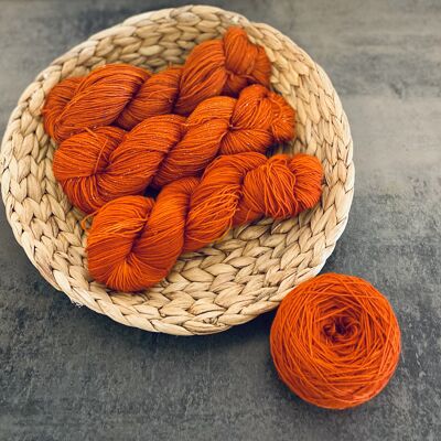 ARAUSIA / ORANGE, laine teinte à la main, fil teint à la main, différents types de laine, laine de chaussette/ mérinos, teint avec des colorants acides