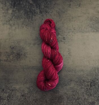 MAGENTA, laine teinte à la main, fil teint à la main, différents types de laine, laine à chaussette/mérinos. coloré avec des colorants acides 4