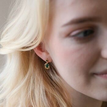 Boucles d'oreilles Pendantes Petite Fleur Dorée et Cristal Vert 3