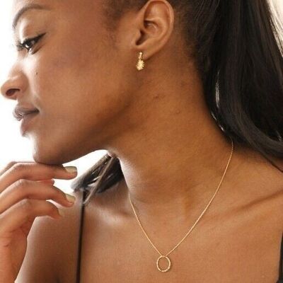 Hammered Halo Pendant Necklace in Gold