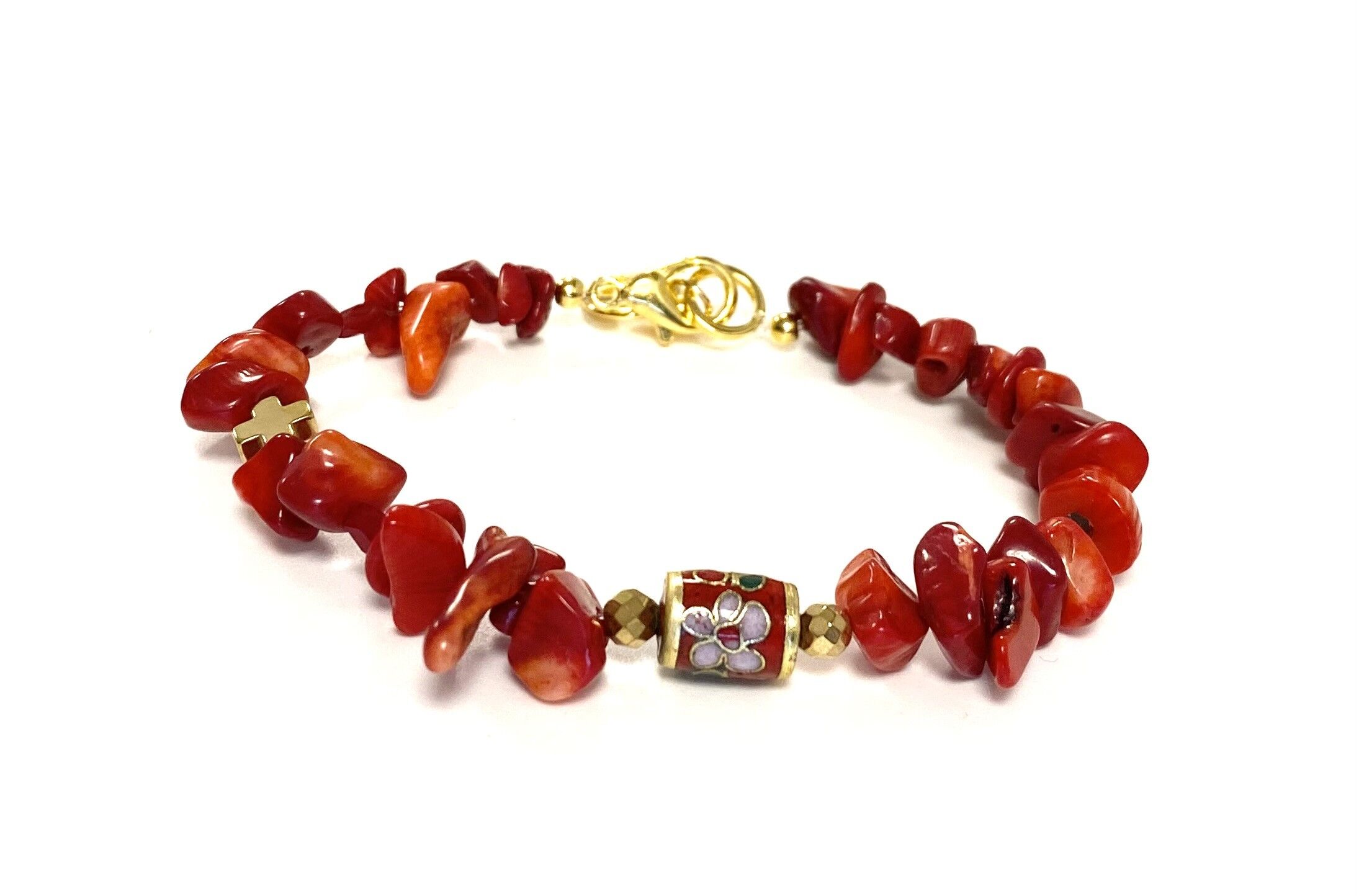 Bracciale con pietre preziose corallo rosso e perline a forma di fiore