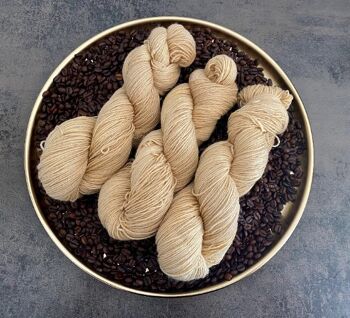 CAFÉ, fil à chaussettes teint en plante, sans produits chimiques, teint avec du marc de café 1