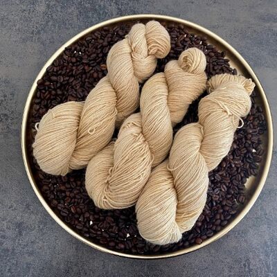 KAFFEE, Pflanzengefärbte Sockenwolle, Ohne Chemie, mit Kaffeesatz gefärbt