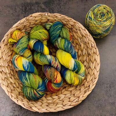 LOTUS égyptien, Hand Dyed SocksWool, Hand Dyed Yarn, teint avec des colorants acides