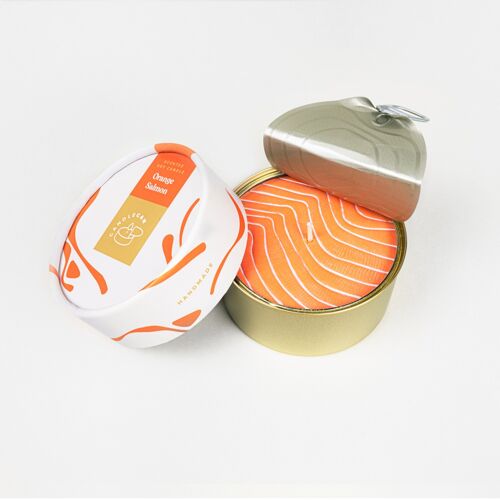 Orange scented candle - Salmon shape - 320g. | Sealed in a can | Two wicks | 100% Vegetable wax | Handmade | Large novelty candle