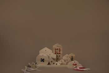 Ensemble de jouets de laçage en bois. Ville d'enfance 7