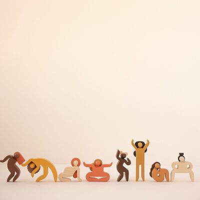 Sobre las mujeres. Juego de equilibrio. Colección de 8 muñecos de madera
