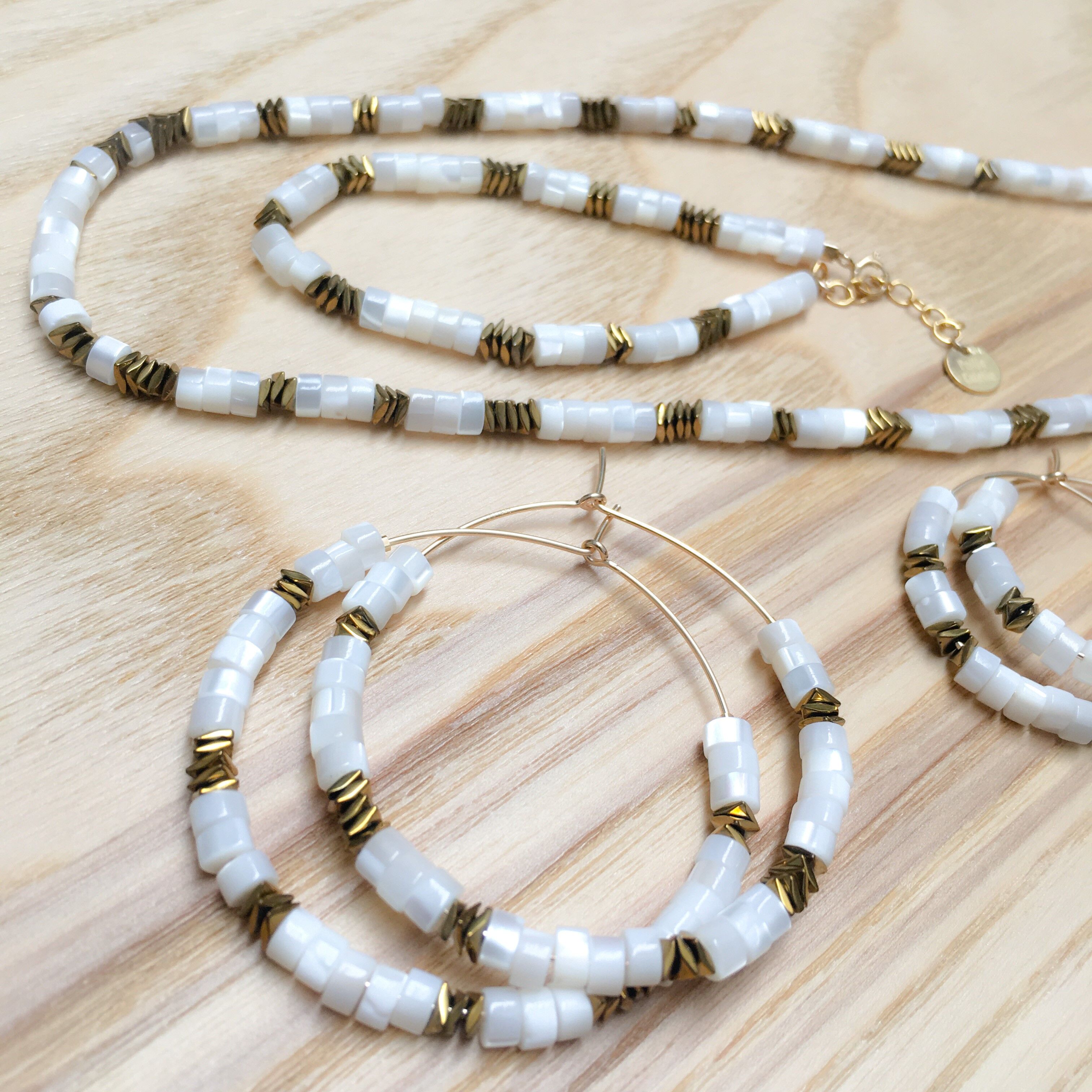 LOTE DE 4 PIEZAS DE LA COLECCIÓN MALIBU NACRE