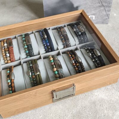 Bracelet display, suitcase