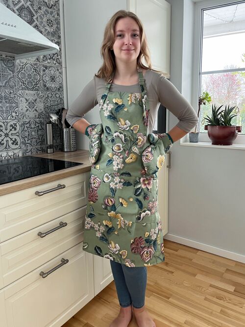 Green floral kitchen apron for woman. Vintage style flowers apron.