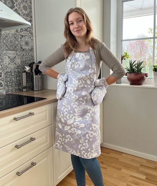 Lilac floral apron for woman. Purple apron. Cooking apron