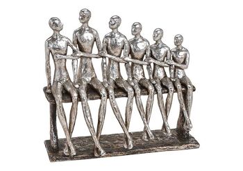 Groupe d'hommes sur banc en poly argent (L / H / P) 26x24x8cm