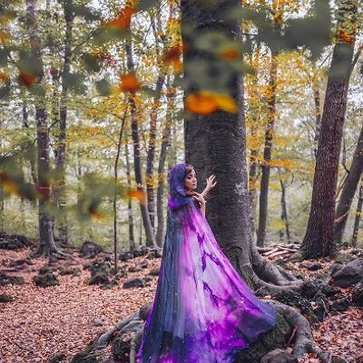 Cape violette Nebula Celestial en mousseline soyeuse vegan à capuche