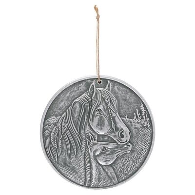 Silberne Terrakotta-Plakette „Apache“ von Lisa Parker