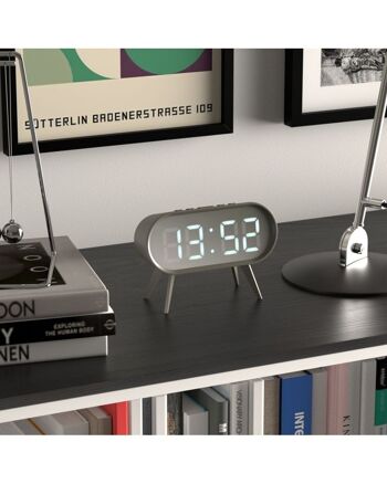 Réveil numérique - Design futuriste - LED - Météo - Gris - Cyborg - Newgate 1
