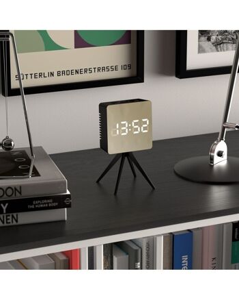Réveil numérique - Design futuriste - Miroir LED - Noir - Droid - Newgate 1