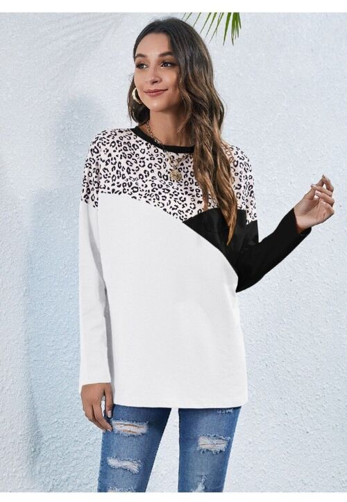 Tri-Tone Curved Detail Sweater-White