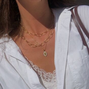 Collier Madone blanche 1