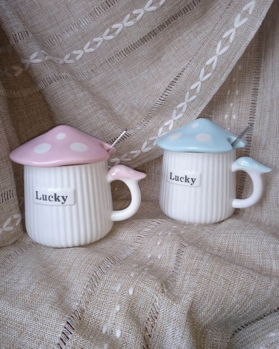 Keramikbecher im Pilzdesign, mit Deckel und Löffel. ROSA & BLAU DF-432