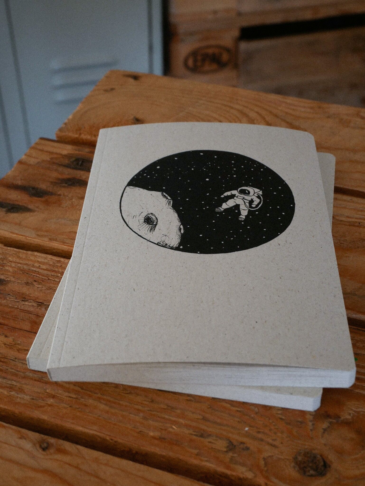 Quaderno A5 in carta erba con copertina morbida astronauta