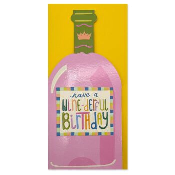 Ayez une carte d'anniversaire pleine de vin