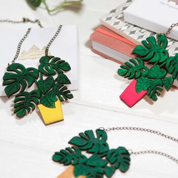 Collier plante en bois Monstera 4