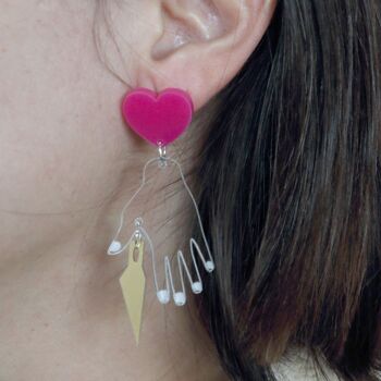 Boucles d'oreilles pendantes ciseaux en or dépareillées en acrylique 10