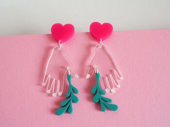 Boucles d'oreilles en acrylique avec plante et main 3