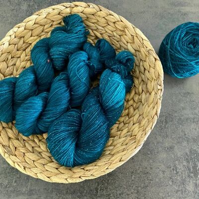 AERIZUSA/ BLUE TURQUOISE, laine teinte à la main, fil teint à la main, différents types de laine
